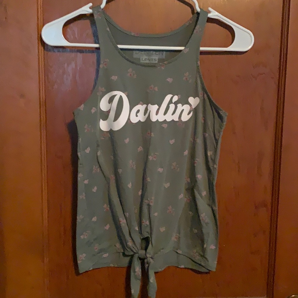 Cute summer top with a knot in the front.